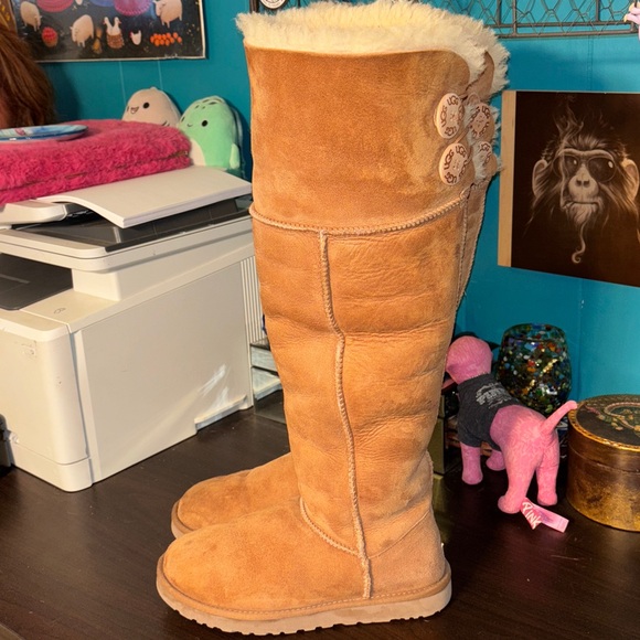 RARE UGG OVER ABOVE THE KNEE BAILEY BUTTON BOOTS Size 7. Barely worn. - Picture 1 of 11